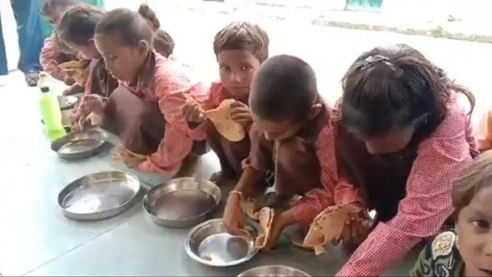 freepressjournal_2019-08_111e5e28-6af9-4921-9605-9fd970e22733_100_children_at_Mirzapur_primary_school_were_served_in_mid_day_meal