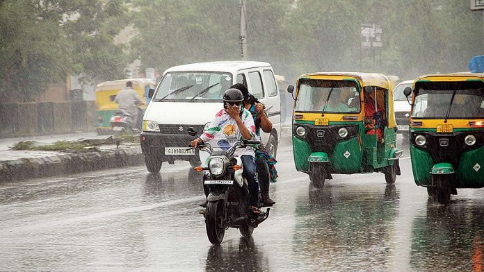 875925-rains-ahmedabad-093019