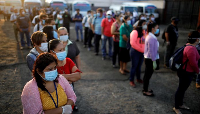 giga_el-salvador_march2020_people_line_corona_reuters_josecabezas