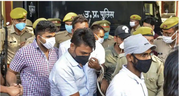 Journalsi Siddhique Kappan and three others being arrested
