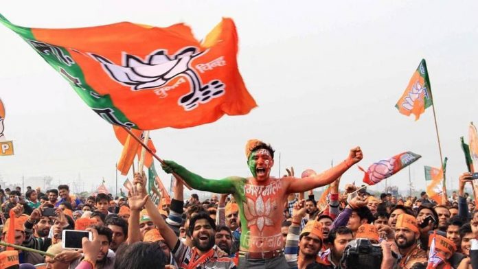 BJP leading in Maharshtra, UP BJP leading in Maharshtra, UP