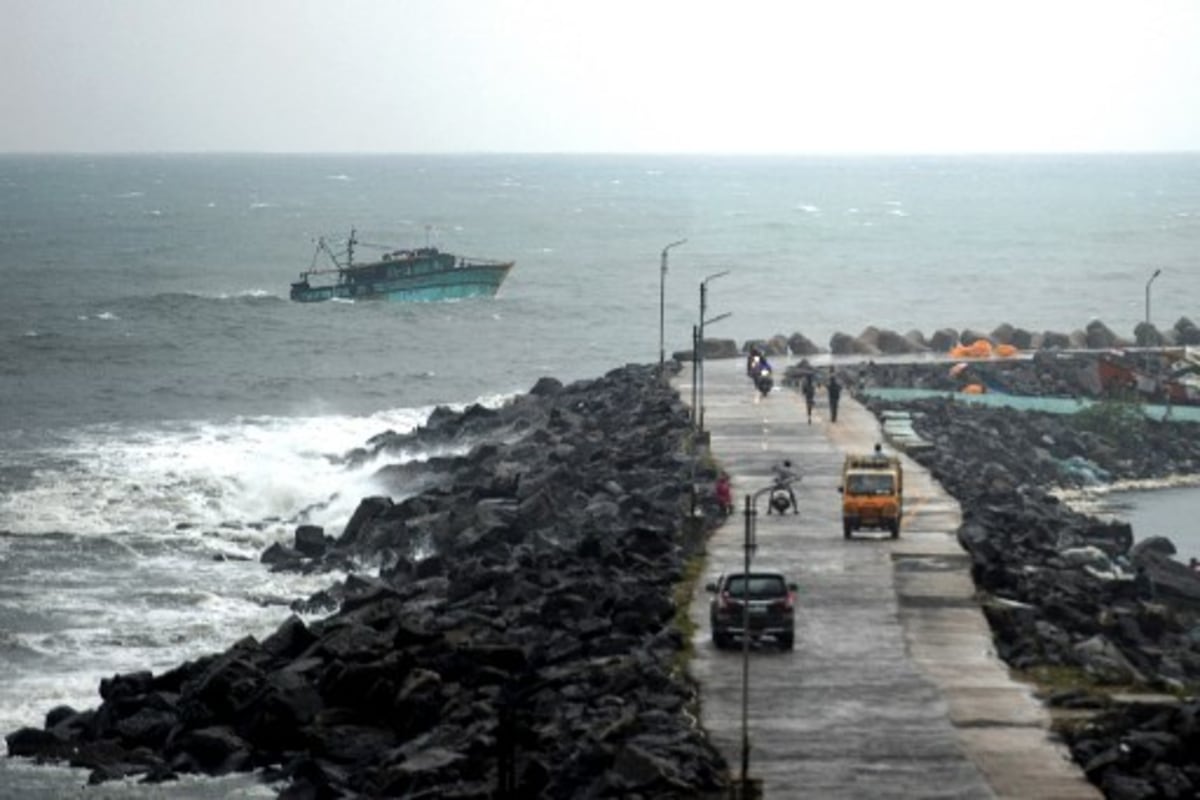 Cyclone Nivar to hit Tamil Nadu ( Picture Credits: News18 )