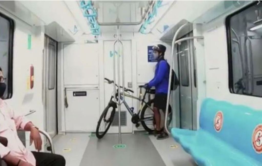 Bicycle-Kochi metro Pic(