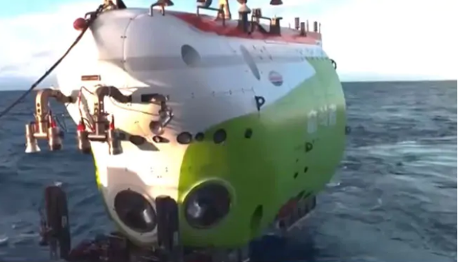 china sends submersible fendouzhe down pacific ocean