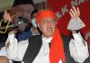 National Conference President Farooq Abdullah addresses party workers at the C (PTI)