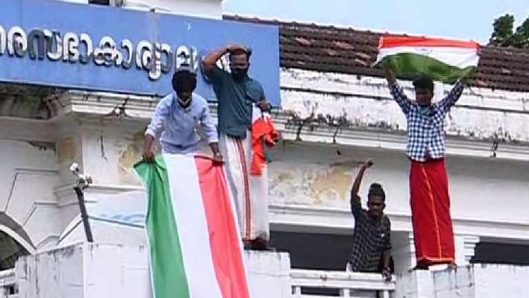 dyfi hoisted national flag in palakkad municipality building