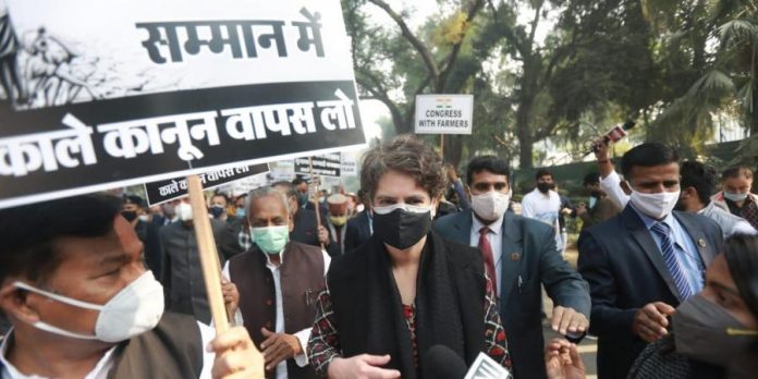 priyanka gandhi arrested while protesting against farm laws Congress march to Rashtrapati Bhavan stopped; Priyanka, other leaders detained