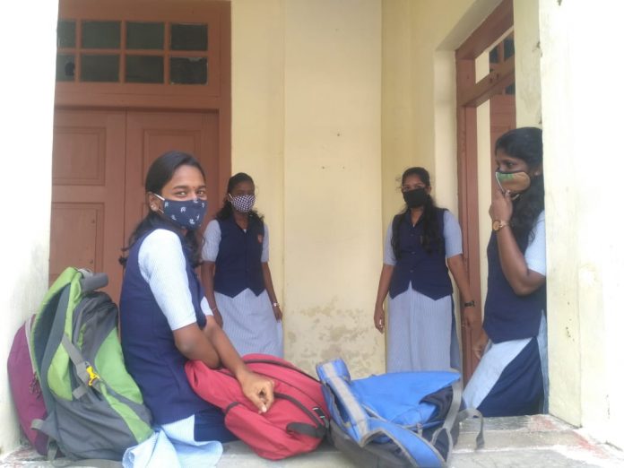 എസ് ആര് വി ജി വിഎച്ച് എസിലെ കൊമേഴ്സ് വിദ്യാര്ത്ഥിനികള് എസ് ആര് വി ജി വിഎച്ച് എസിലെ കൊമേഴ്സ് വിദ്യാര്ത്ഥിനികള്