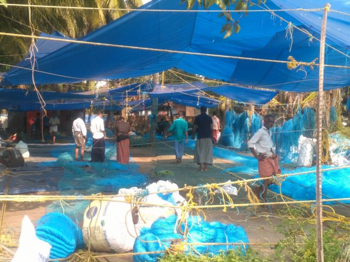 Net making Fishermen in net making, Elankunnappuzha