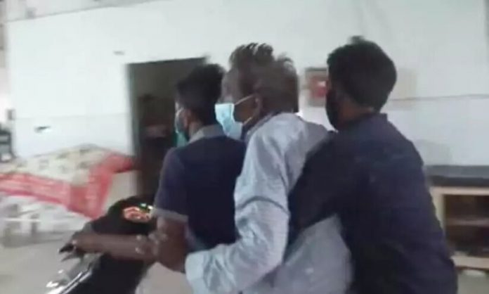 981793-no-stretcher-covid-patient-biked-out-of-jharkhand-hospital-ward