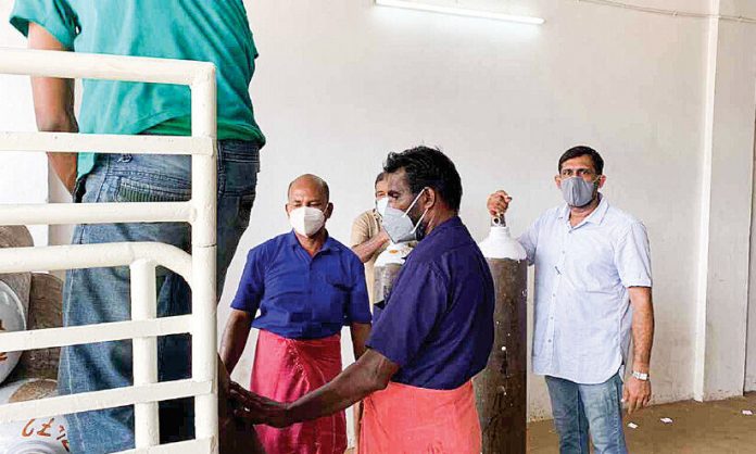 kerala man conributes oxygen cylinders to government hospital kerala man conributes oxygen cylinders to government hospital