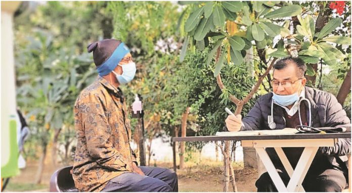 Unable to get bed, Delhi doctor who helped the homeless dies of Covid Unable to get bed, Delhi doctor who helped the homeless dies of Covid