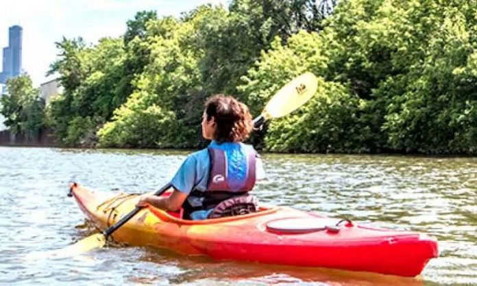 1107265-kayakking
