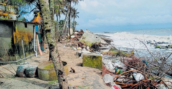 alappuzha-sea-attack.jpg.image.845.440