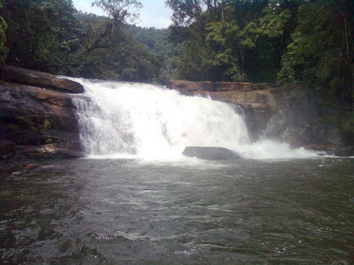 Thommankuthu_waterfalls