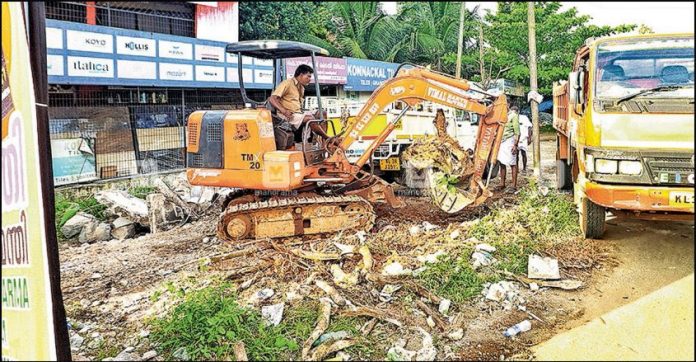 idukki-toll-booth-demolition-at-thodupuzha.jpg.image.845.440