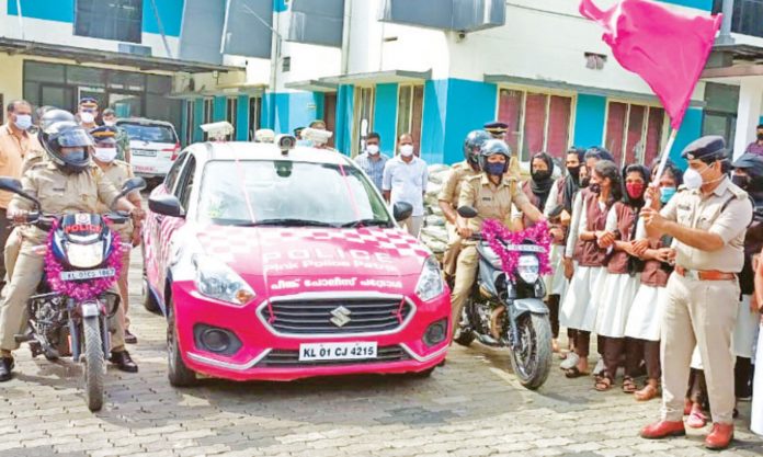 1600x960_1302513-pink-police-patrol