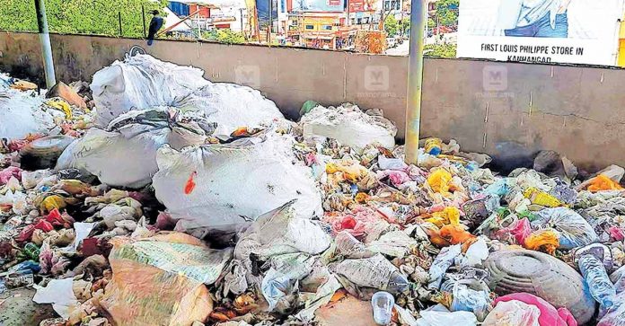 kasargod-kanhangad-waste-on-buildings-top