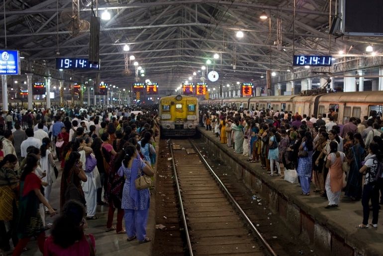 india-train-rush
