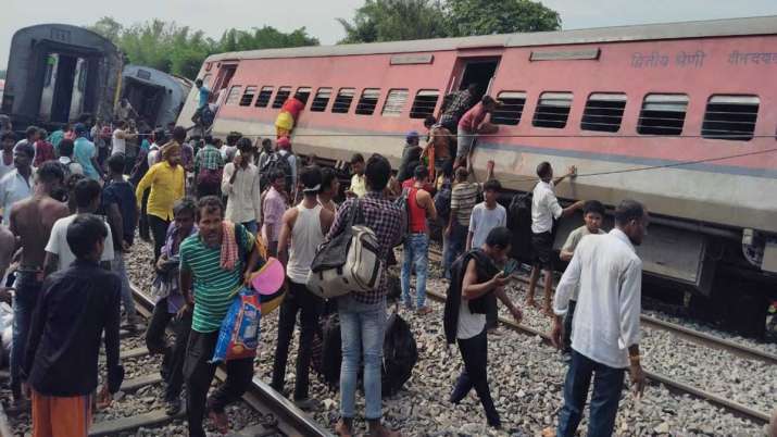 Train accident in Uttar Pradesh; The little ones turned upside down