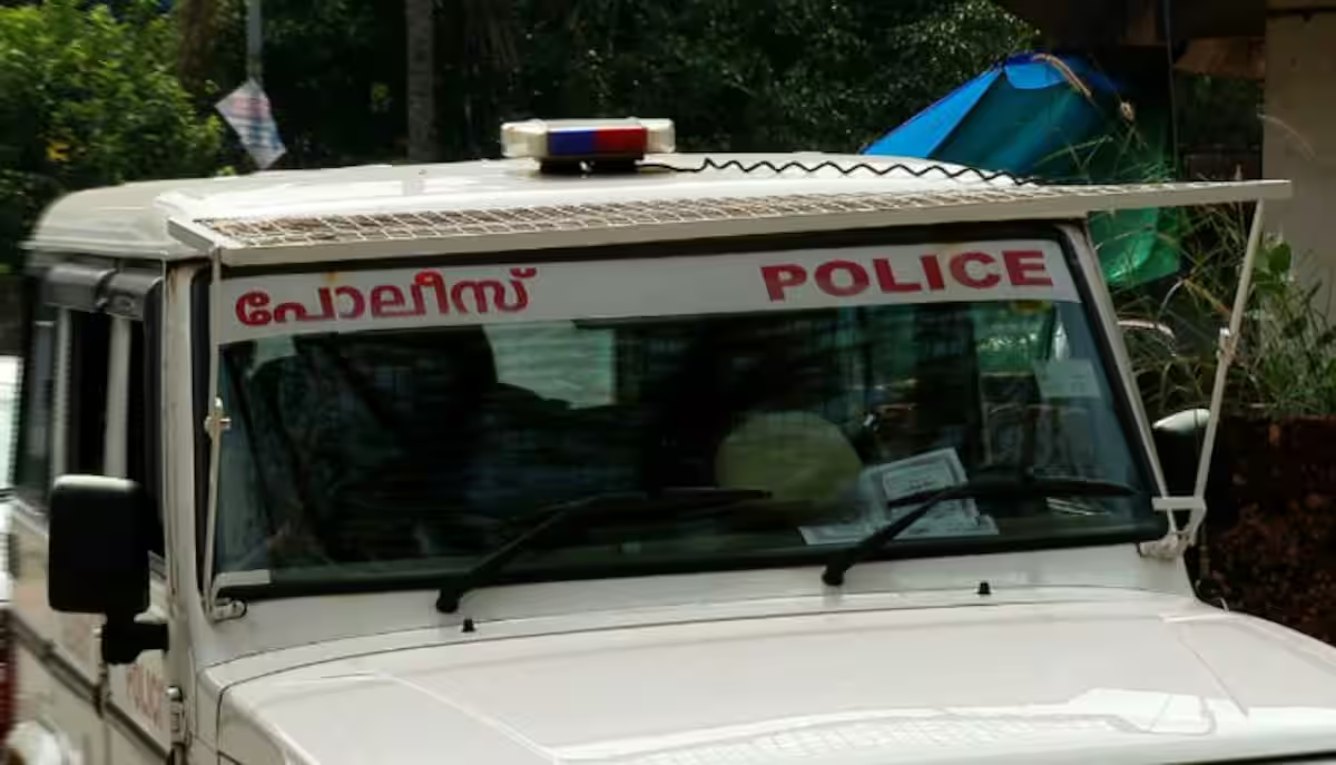 Police jeep hits elderly man in Udayamperur, Ernakulam, and leaves without stopping