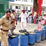 ആത്മഹത്യാ ഭീഷണി; തിരുവനന്തപുരത്ത് വീണ്ടും ശുചീകരണ തൊഴിലാളികളുടെ പ്രതിഷേധം